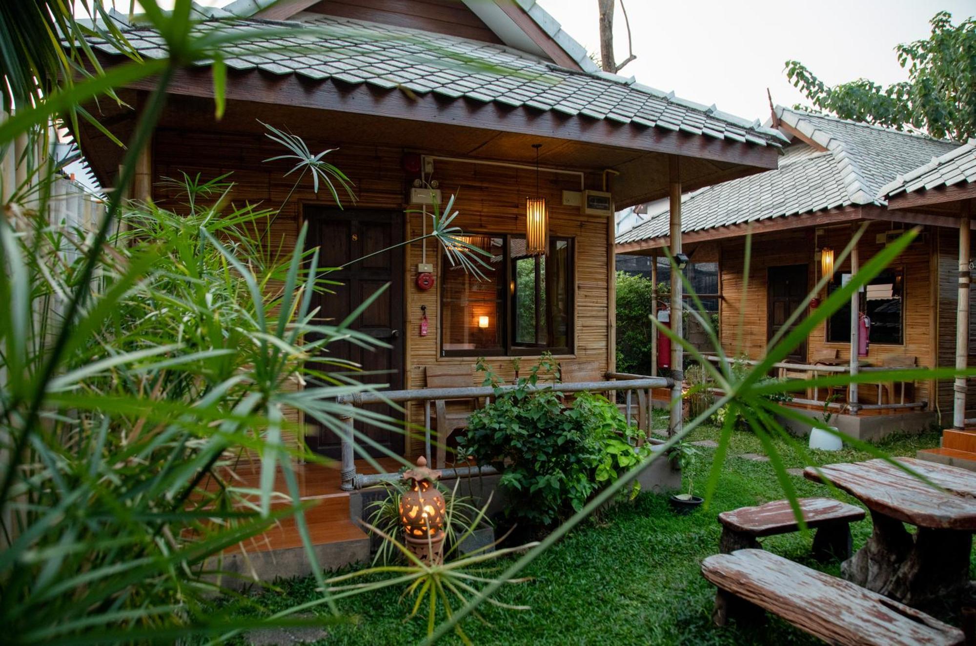 Boutique Hotel & Restaurant, Jaidee Bamboo Huts Chiang Mai Exterior photo