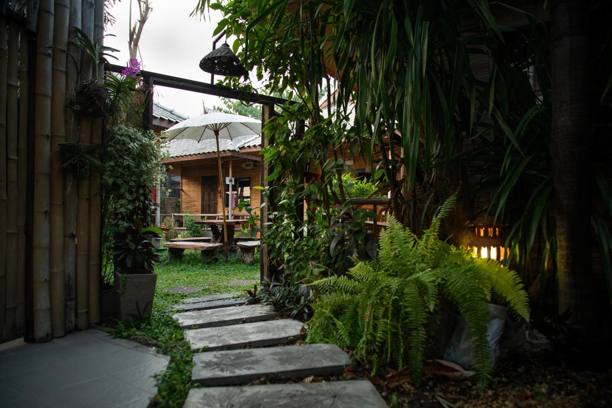 Boutique Hotel & Restaurant, Jaidee Bamboo Huts Chiang Mai Exterior photo
