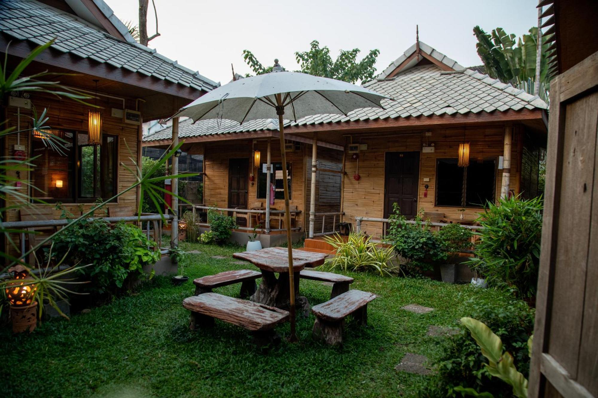 Boutique Hotel & Restaurant, Jaidee Bamboo Huts Chiang Mai Exterior photo